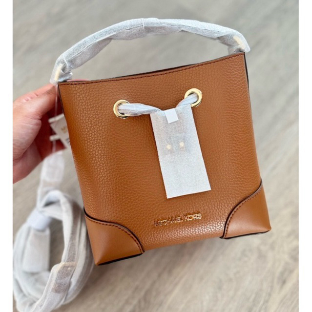 ^-^ส่วนลดXtra แฟชั่น 30%+ส่วนลดร้านค้า 5%: พร้อมส่งที่ไทยแท้ 100% MK Mercer Small ขนาด 7“ Pebbled Leather Bucket Bag