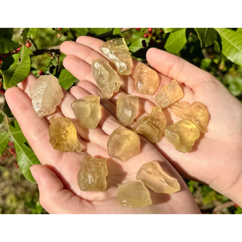 1 PC Randomly Pick about 2-4 g size AAA Quality Libyan Desert Tektite Golden tektite From Libya