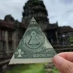 การ์ดสามเหลี่ยมของมงคลพกติดกระเป๋า