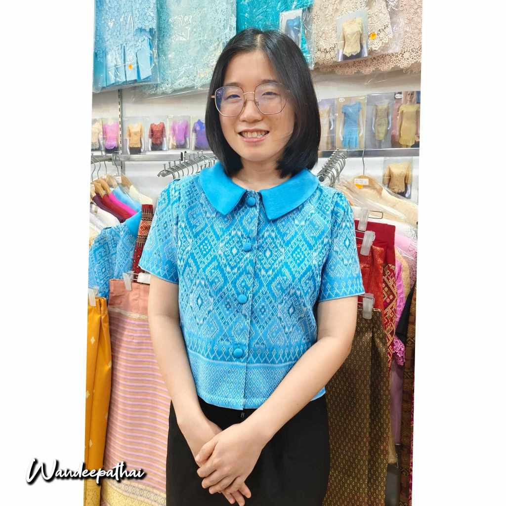เสื้อลายขอ เสื้อผ้าไทย ผู้หญิง ผ้าฝ้ายทอลาย สีฟ้า อัดผ้ากาวทั้งตัว มีอก32-40 นิ้ว