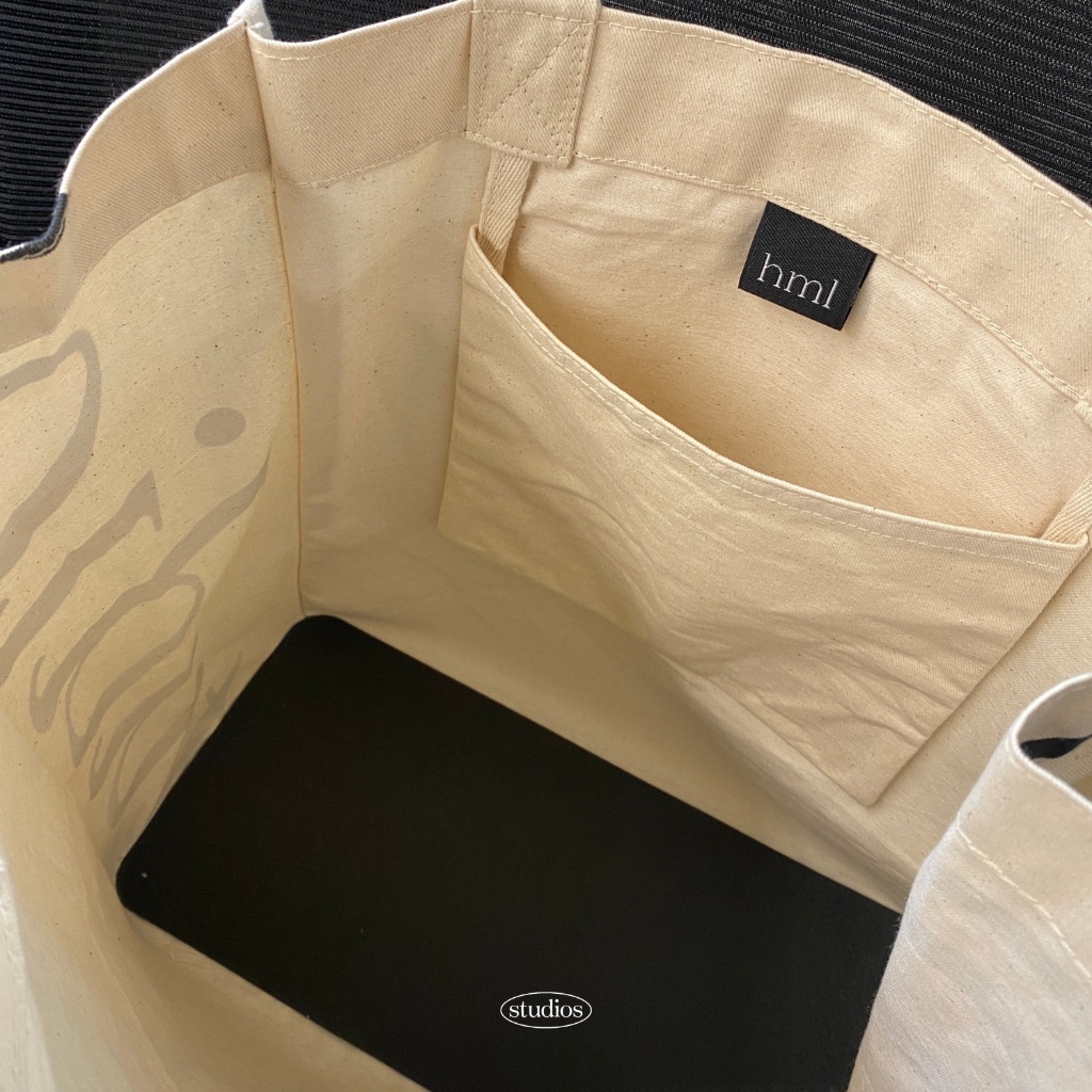 HOMELAND - กระเป๋าสะพาย tote ผ้า canvas สกรีนลายรอบใบ สีครีม / สีดำ - รูปที่ 3