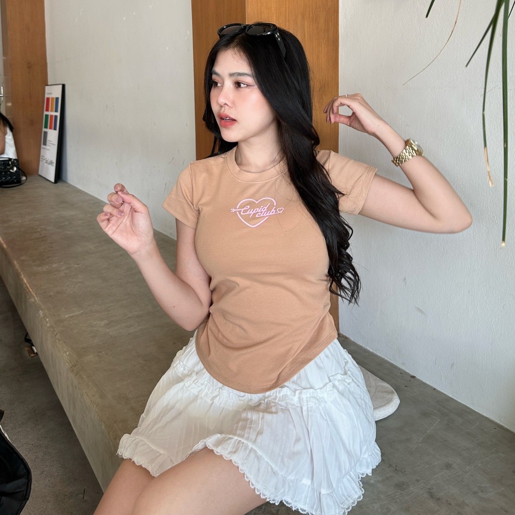 เสื้อยืดผ้ายูนิ ใส่แล้วพรางหุ่น สกรีนหัวใจน่าร้าก 🍒 ทรงสวย แต่งย่นข้าง ผ้ายืดเยอะมากใส่สบาย รุ่น จั๊มเอวCupidclub