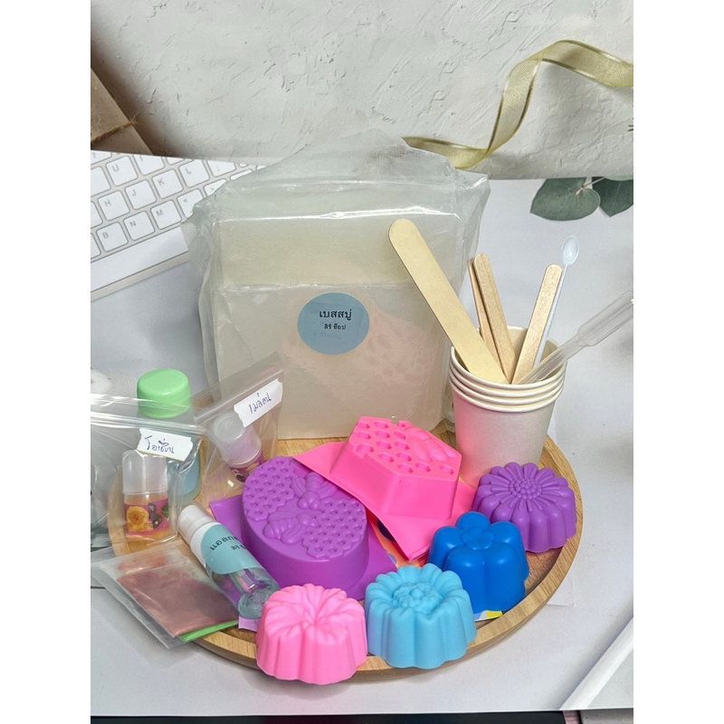 ส่งฟรี ชุดทำสบู่ชุดใหญ่500กรัม คละกลิ่น2กลิ่น ชุดนี้ได้ของตามภาพค่ะสามารถเลือกเบสสบู่ได้ชุดนี้จะทำสบู่ได้