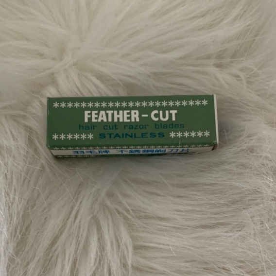 ใบมีดขนนก ใบมีดกันคิ้ว Feather - Cut ( 1กล่อง มี 12 ชิ้น)