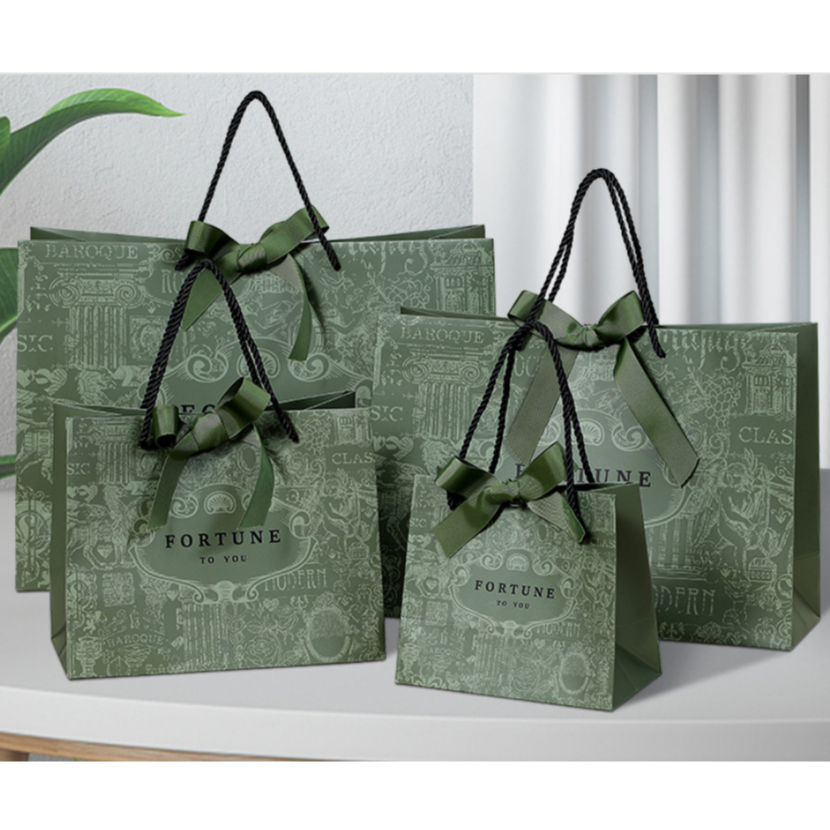✅พร้อมส่งในไทย✅ถุงกระดาษสวย ถุงของขวัญ สีเขียวเข้มคลาสสิก ถุงบรรจุภัณฑ์ระดับไฮเอนด์ พร้อมริบบิ้นสวยงาม