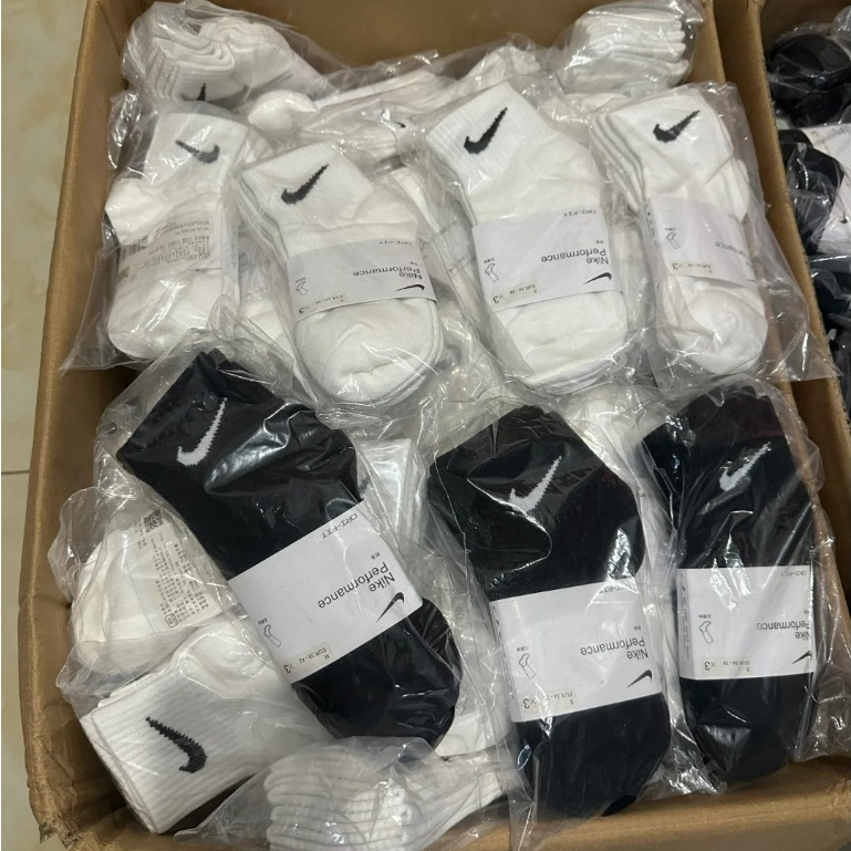 Nike  socks ถุงเท้าวิ่ง ถุงเท้ากีฬา ผ้าฝ้ายแท้ ใส่สบาย ยางยืด สไตล์เดียวกันทั้งชายและหญิง