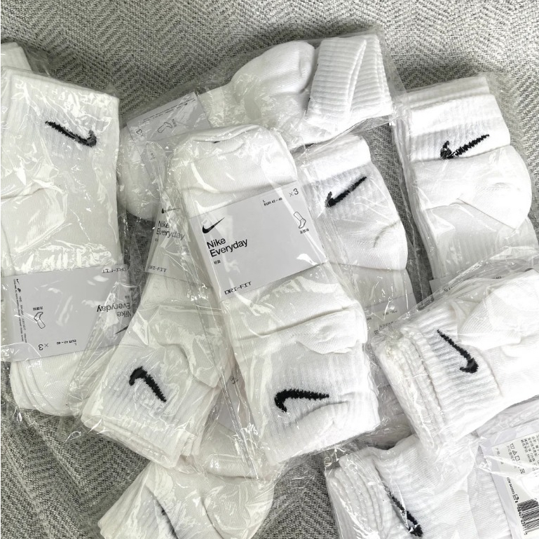 Nike  socks ถุงเท้าวิ่ง ถุงเท้ากีฬา ผ้าฝ้ายแท้ ใส่สบาย ยางยืด สไตล์เดียวกันทั้งชายและหญิง