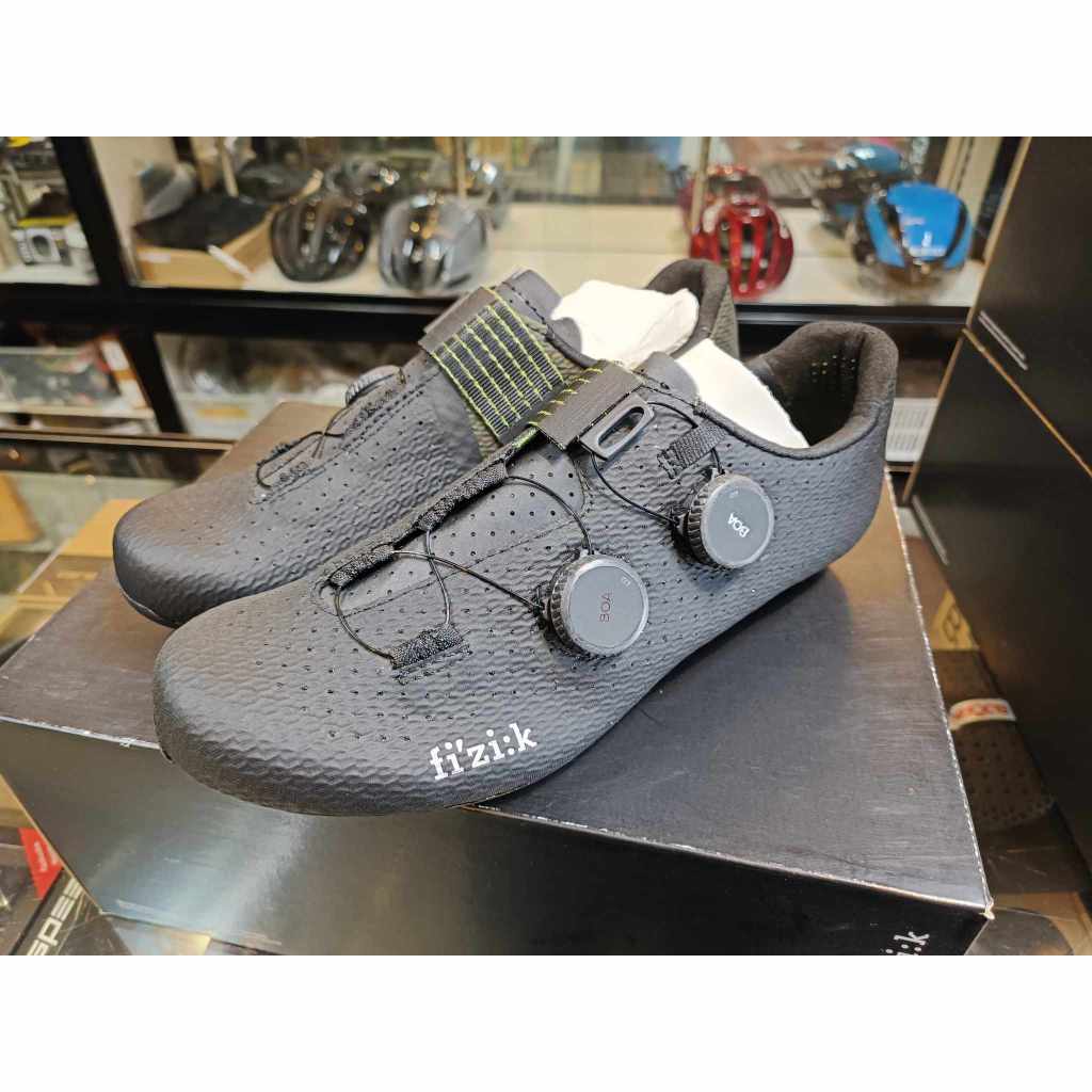 รองเท้า FIZIK VENTO STABILITA CARBON SHOES - BLACK YELLOW FLUO