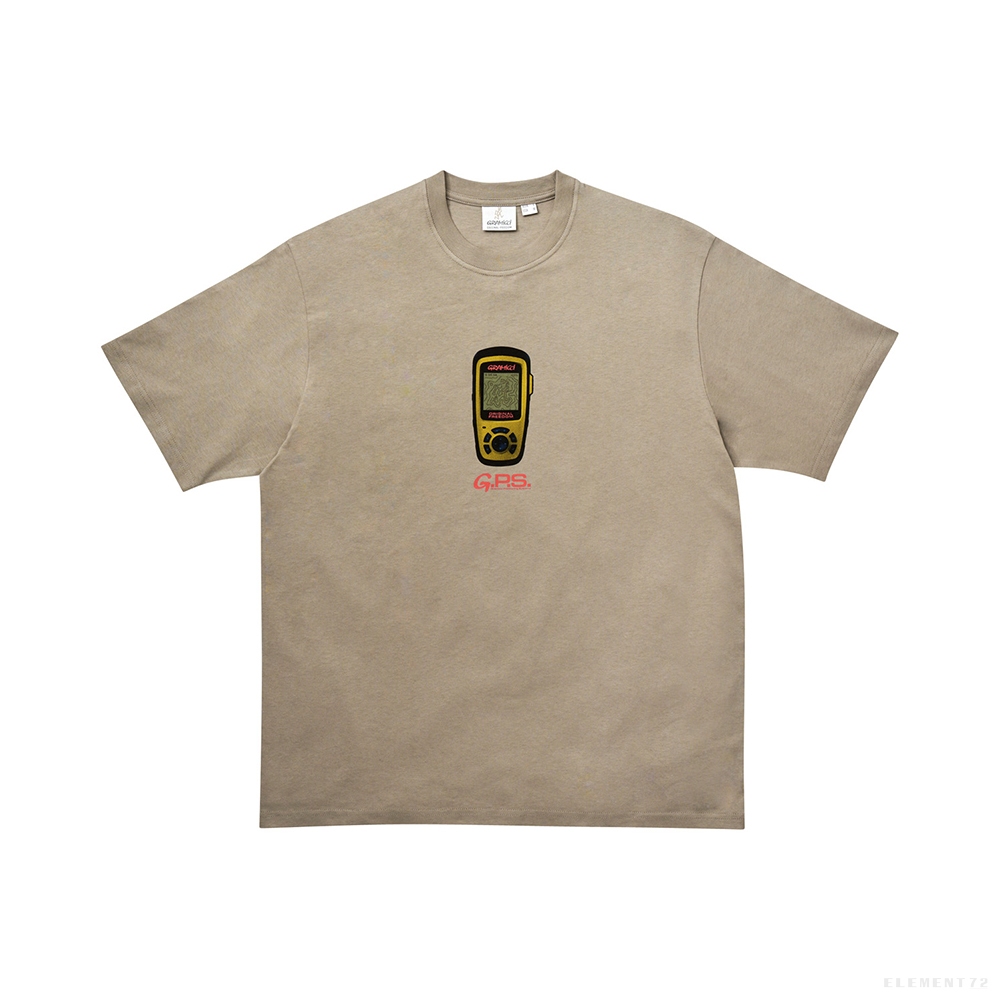 Gramicci เสื้อยืด รุ่น UNISEX GPS TEE SMOKY SAND