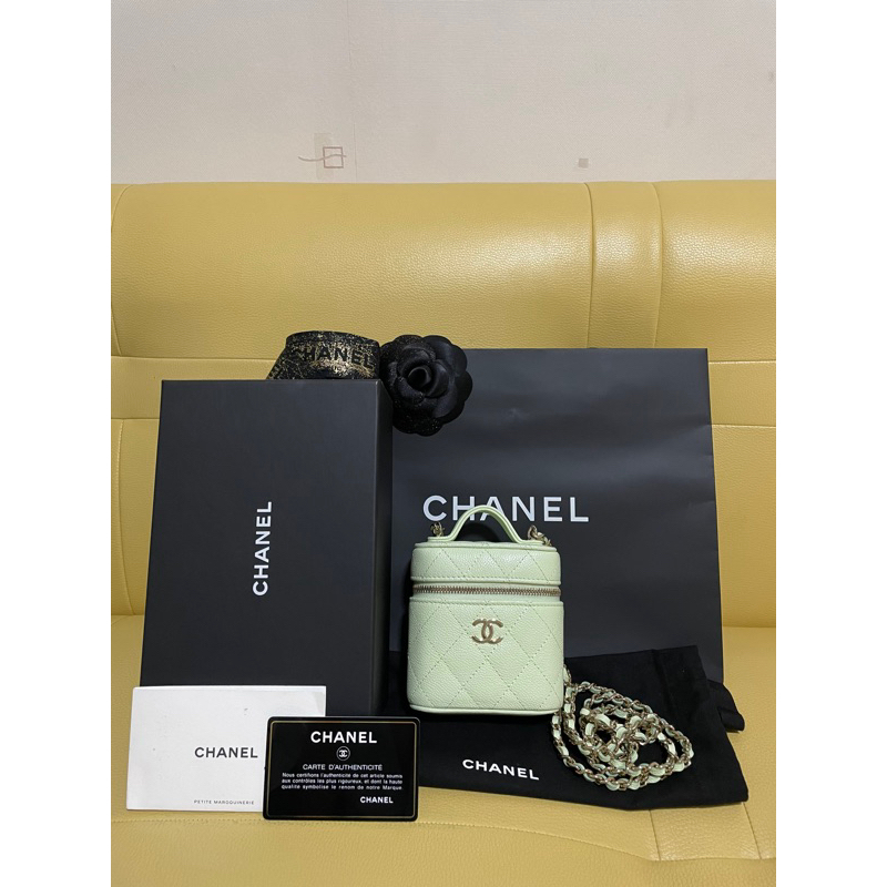 แท้💯% Chanel mini vanity with top handle holo31