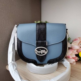 💙🎉กระเป๋าสะพายสีฟ้าคาดดำ สวย ทูโทนมาใหม่ หายากคร้า สวยมาก

NEW Coach Georgie Saddle Bag สี Indigo Multi