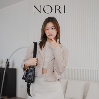 Nori_SP025  เบลเซอร์ครอป ผ้าเนื้อทอลายชิโนริ กระดุมป้าย2เม็ด…