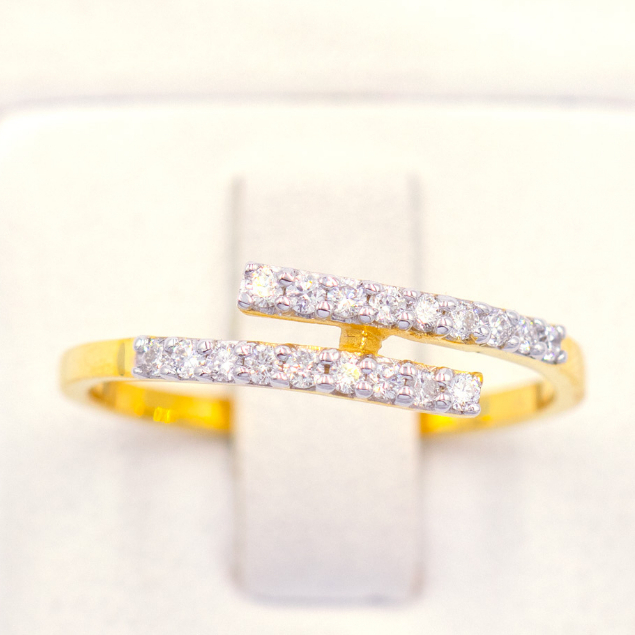 แหวนเพชรแถวคู่ คู่ขนานกัน แหวนเพชร แหวนทองเพชรแท้ ทองแท้ 37.5% (9K) ME506