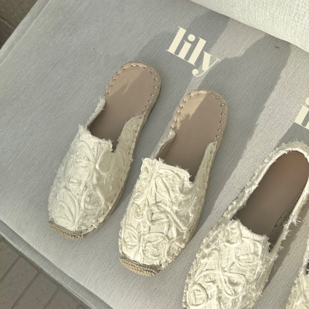 Buckle Me รองเท้าคัทชูเปิดส้น ลายลูกไม้ Lily ( พร้อมส่ง)