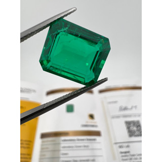 Biron Wmerald weight 10 carats  columbian color