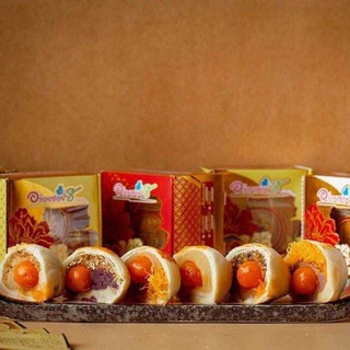 <อร่อยซอย8> ขนมเปี๊ยะไข่บึ้ม รุ่นไข่เค็มเต็มลูก ขนาด150กรัม/กล่อง