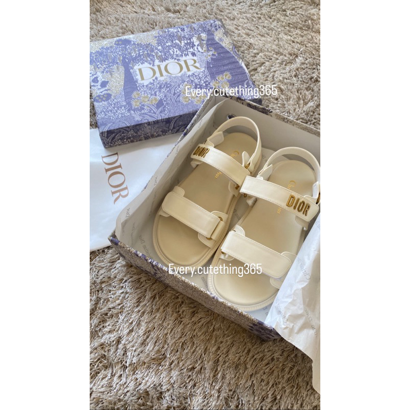 ⭐️Preorder⭐️39,41พร้อมส่ง!รองเท้าแตะรัดส้นใส่สบาย งานเป๊ะขั้นเทพ ปลายสายเหลี่ยมเหมือนของllท้   ราคาดีที่สุดในข้อปปี้