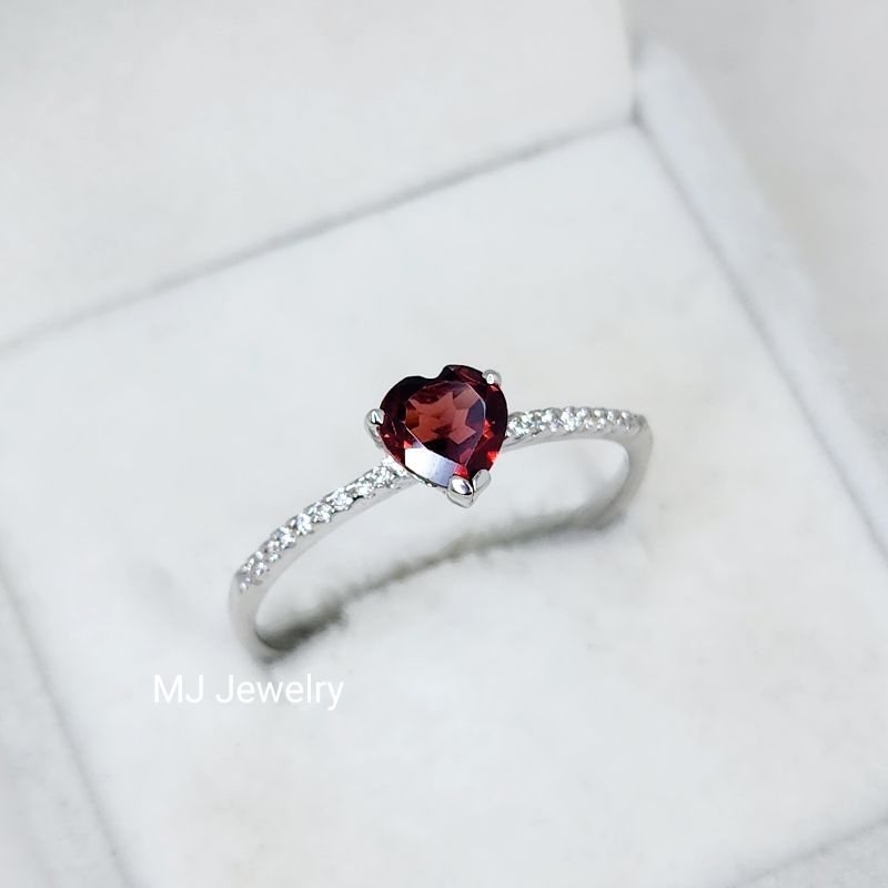 แหวนพลอยหัวใจ ขนาด 6 มิล ประดับพลอยขาวไวท์โทปาส เงินแท้ 925 รับประกันพลอยแท้ทุกเม็ด