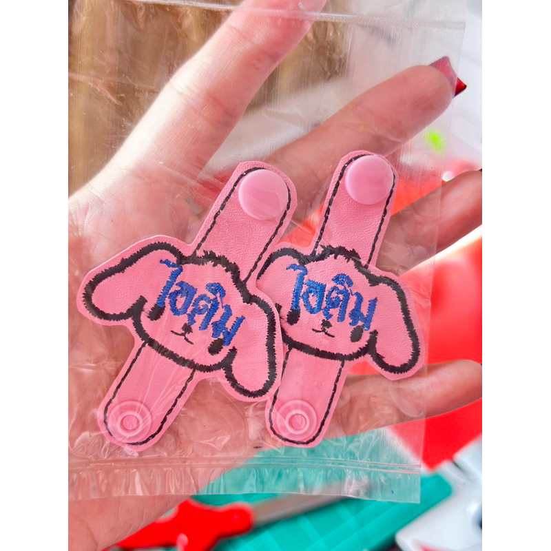 🔥พร้อมส่ง!! [ถูกที่สุด!!] แท็กป้ายชื่อ แบบกระดุม ติดรองเท้าทำจากหนัง