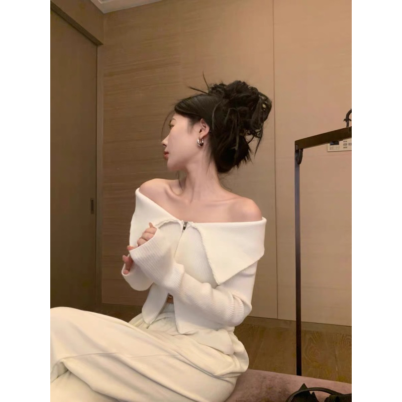 (พร้อมส่ง)apilapa เสื้อไหมพรมหนาแขนยาว งานซิปหน้า เสื้อครอป