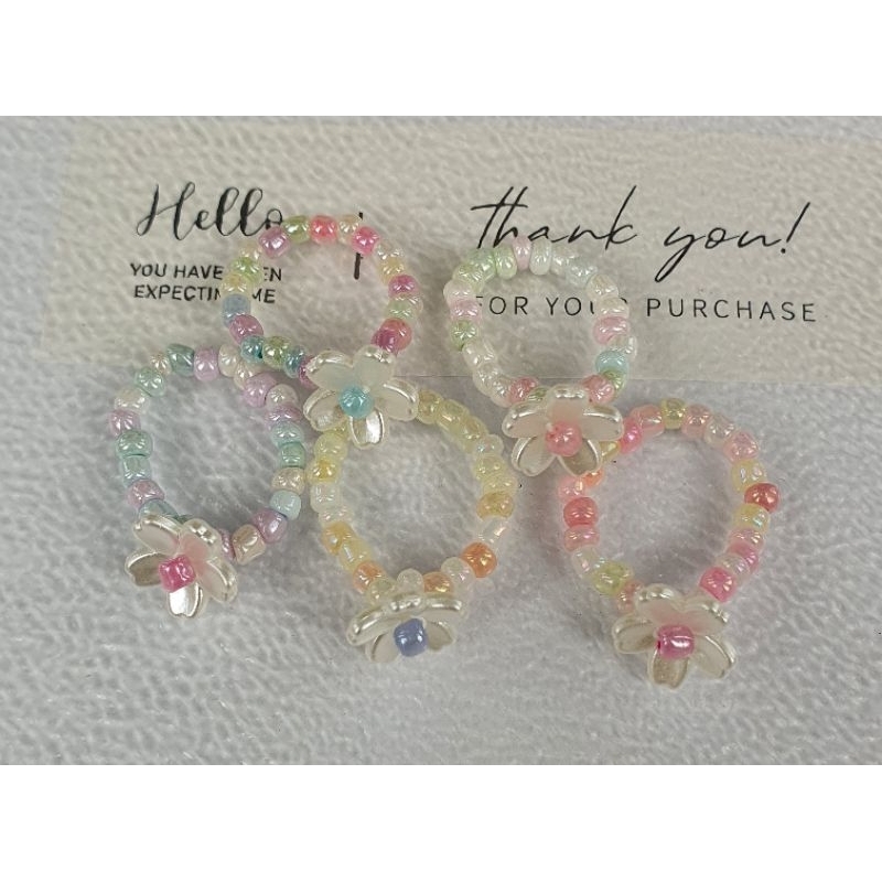 แหวนลูกปัดดอกไม้ จน. 5 วง...เพิ่มความหวานในชีวิต..