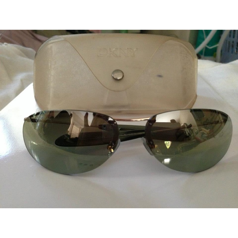 Dkny : แว่นกันแดด DKNY พร้อมกล่อง