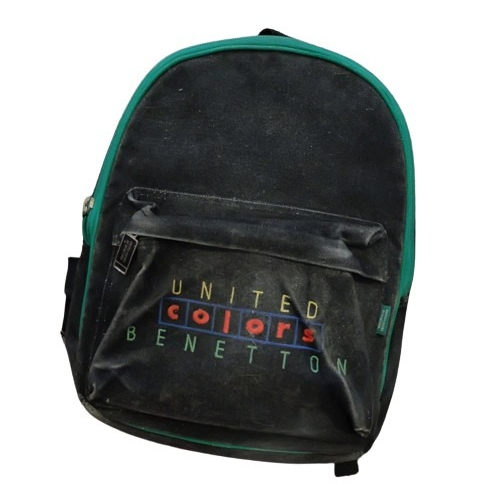 Vintage United Colors Benetton Backpack กว้าง 14 นิ้ว ยาว 16 นิ้ว สีดำ มือสอง ของแท้