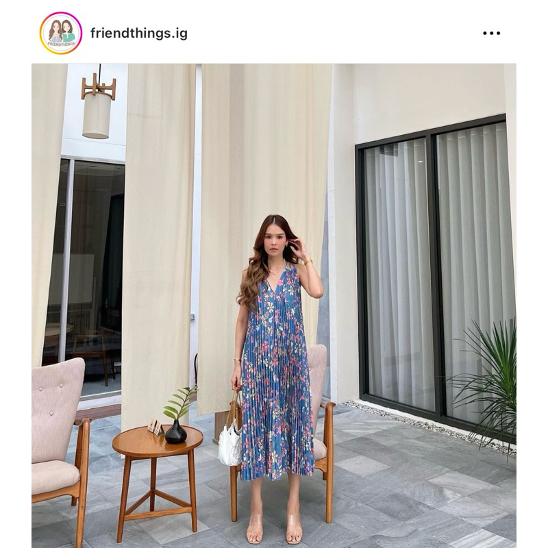 ส่งต่อ !! ชุดเดรสอัดพลีทจากร้าน Friendthings.ig ใส่ครั้งเดียวค่ะ ใครมีแพลนไปทะเลตัวนี้ถ่ายรูปสวยนะคะ