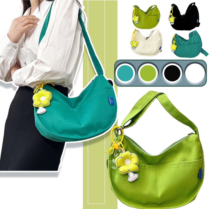 กระเป๋าผ้าใบ  ความจุสูง เรียบง่าย สีทึบ Messenger ญี่ปุ่นและเกาหลีใต้ แฟชั่น สำหรับนักเรียนและผู้หญิง สะพายได้  แถมจี้ดอ