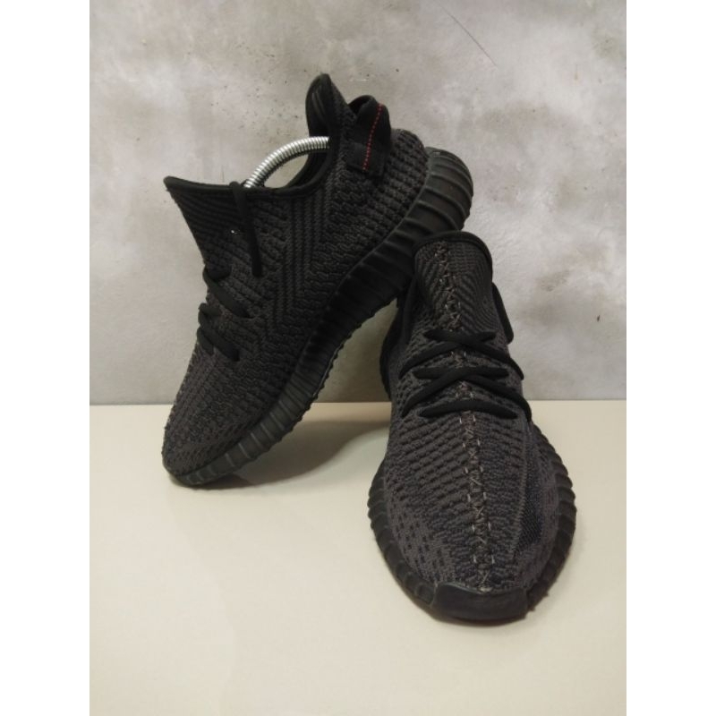 Adidas Yeezy boost 350 V2 Black รองเท้ามือสอง