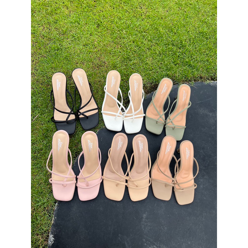 รองเท้าส้นสูง สายไขว้ ส้นสูง 3 นิ้ว "Sassy heels”