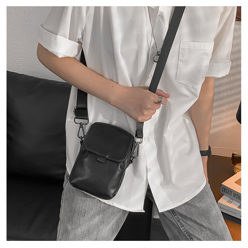มาใหม่ ♥ กระเป๋าสะพายข้าง กระเป๋าใส่มือถือ crossbody bagคาดหน้าอกใบเล็ก มีสไตล์ หนังPU กันน้ำ ผู้ชาย ผู้หญิง รุ่น 2014