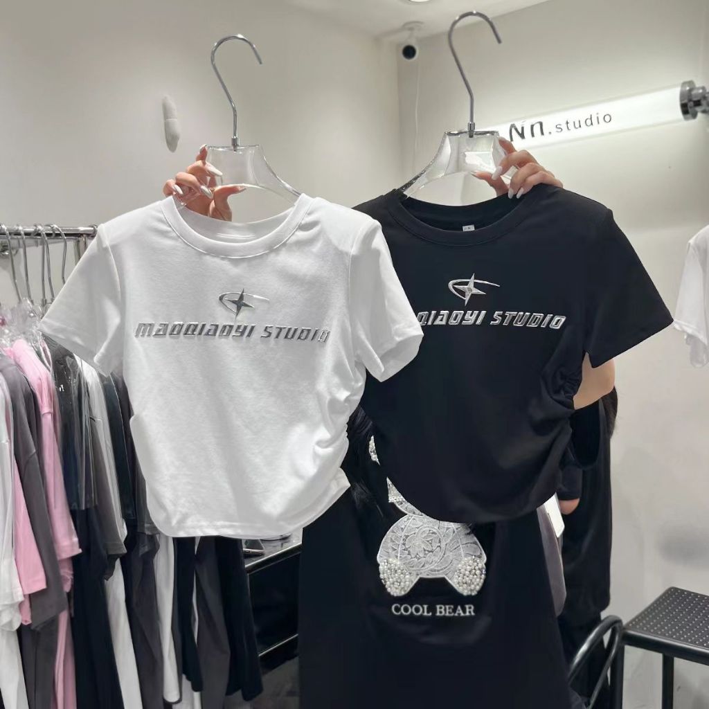 Dulcea_shop เสื้อยืดสีขาวผู้หญิง คอกลม แขนสั้น y2k เสื้อครอปท็อป เรียบๆ เซ็กซี่ เกาหลี สําหรับผู้หญิง ใส่ไปคลับ ปาร์ต