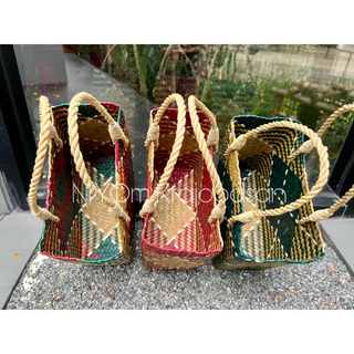 กระเป๋ากระจูดทรงกล่องคละสีคละลายมี2ขนาด