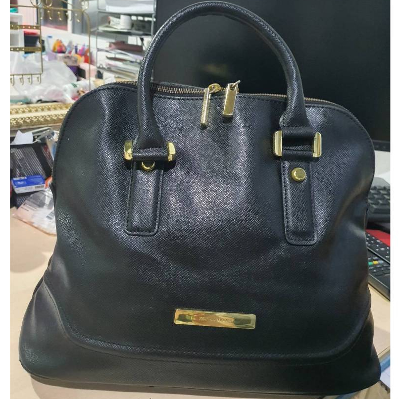 กระเป๋าแบรนด์ IVANKA TRUMP แท้💯 หนังสวย อะไหล่ทองวิ๊ง ใหม่มาก ขนาด 14 นิ้ว เจ้าของขายเอง ราคา 280 บา