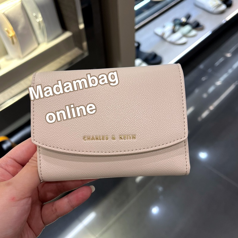 CHARLES & KEITH Small Envelope Wallet กระเป๋าสตางค์ใบสั้น