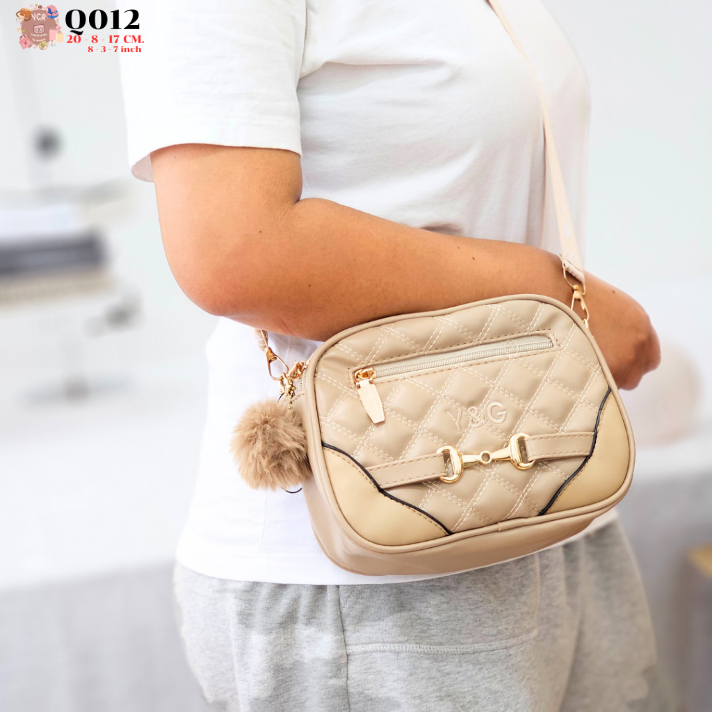YNG กระเป๋าสะพายข้างทรงหมอน คาดเหล็กทอง สายสปอร์ตสีพาสเทล รุ่นQ012