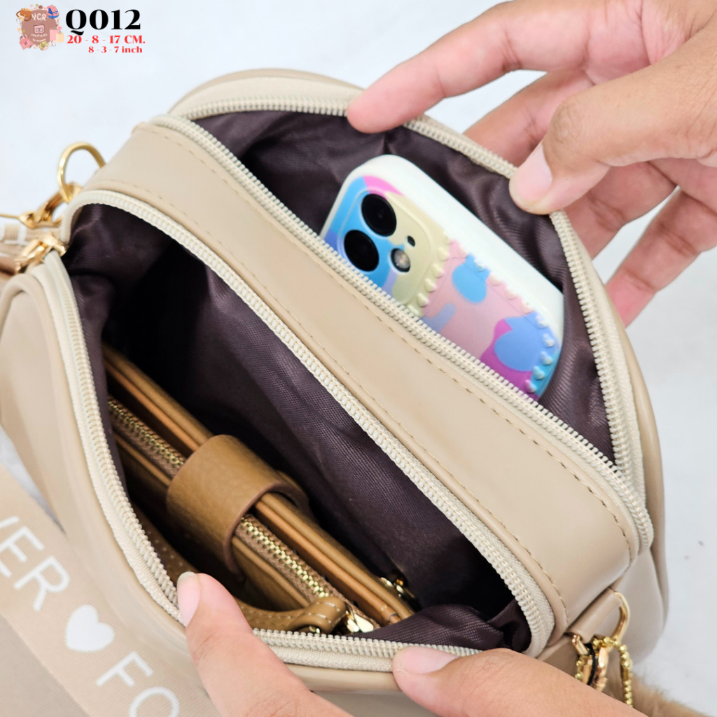 YNG กระเป๋าสะพายข้างทรงหมอน คาดเหล็กทอง สายสปอร์ตสีพาสเทล รุ่นQ012