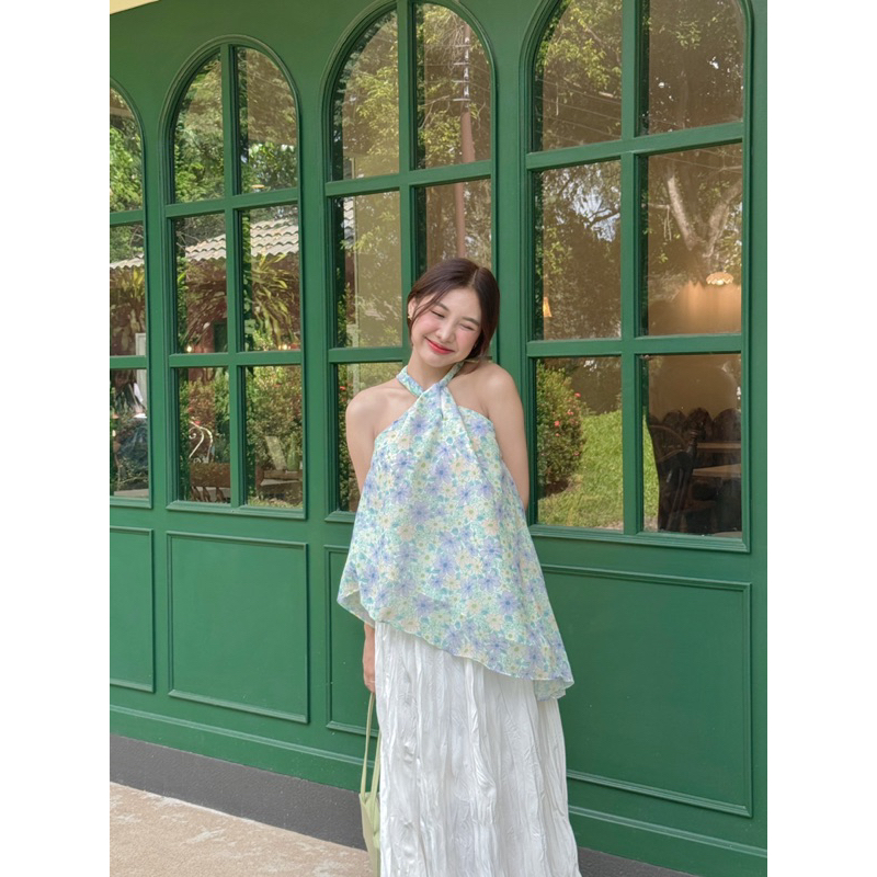 bagel top🥯✨ เสื้อคล้องคอลายดอก