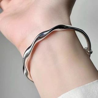 กำไลข้อมือแฟชั่น กำไลข้อมือแบบบิดเกลียว สร้อยข้อมือ กำไล เครื่องประดับผู้หญิง สไตล์เกาหลี B78