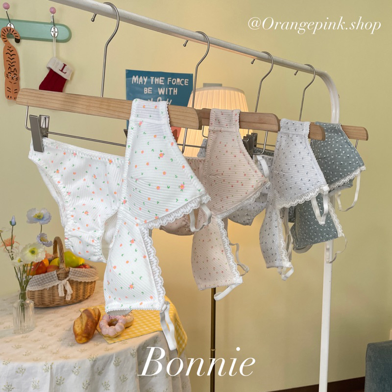 เสื้อในไร้โครง Bonnie ลายดอกไม้