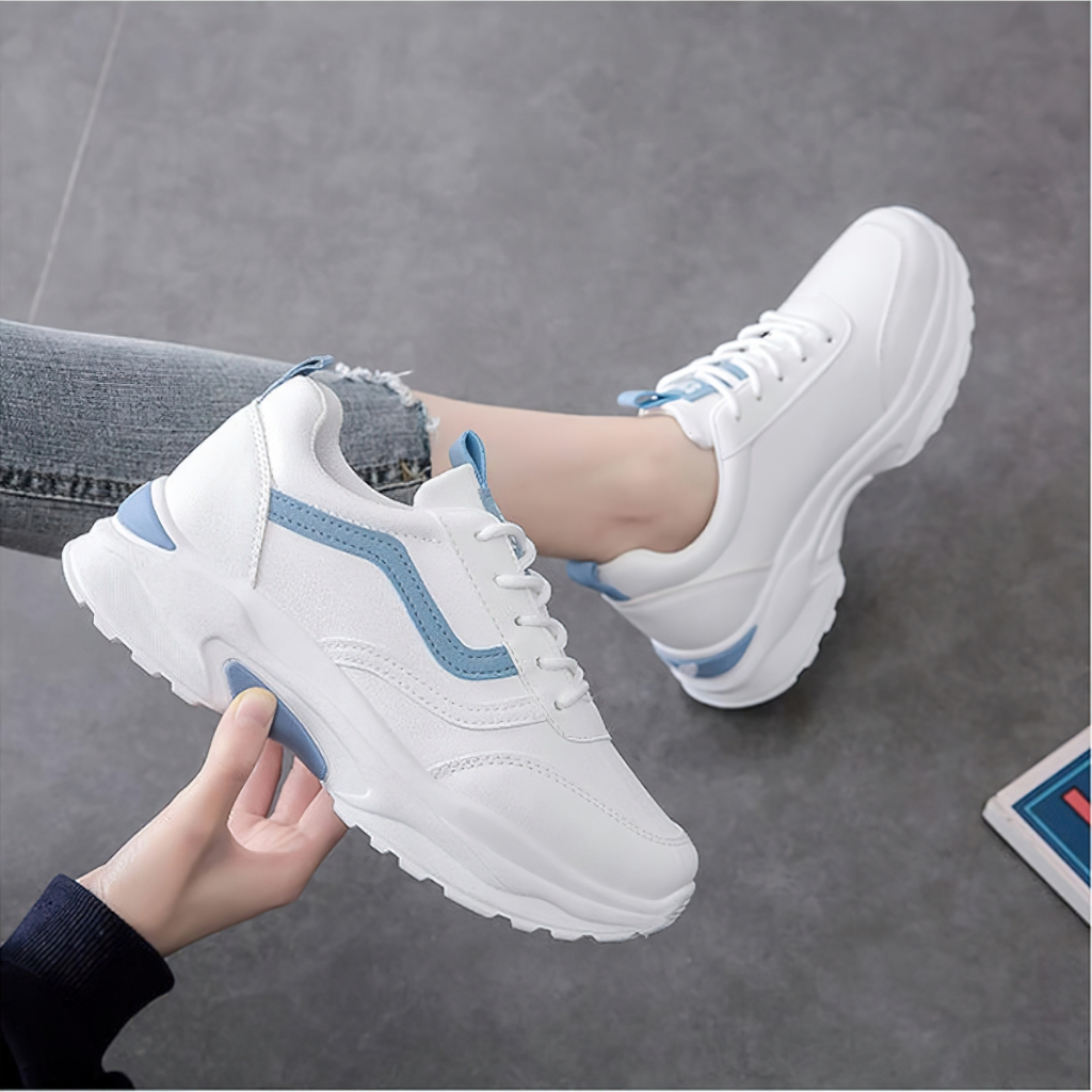 รองเท้าฮิตๆ2025หญิง รองเท้าผ้าใบเสริมส้น 4.5 ซม ไซส์ 35-42มี 2 สี สไตล์เกาหลี รองเท้าวิ่ง ใส่เที่ยวใส่ทำงานได้