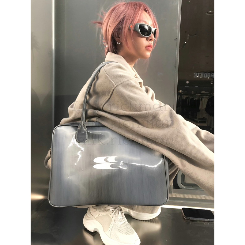 CryingCenter กระเป๋าสะพายข้าง/สะพายไหล่ Silver Square Bag