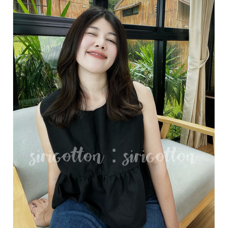 เสื้อครอปสั้น แต่งระบาย (แขนกุด)