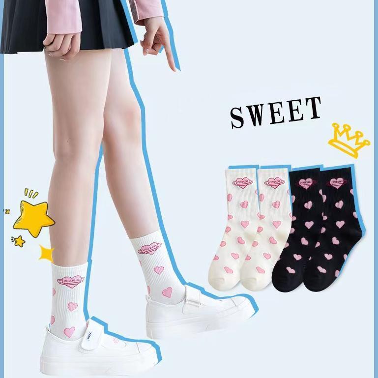 ถุงเท้าน่ารัก พิมพ์ลายหัวใจ สีขาวดำ ใส่ได้ทุกฤดู Girls fashion trend long socks cotton long socks