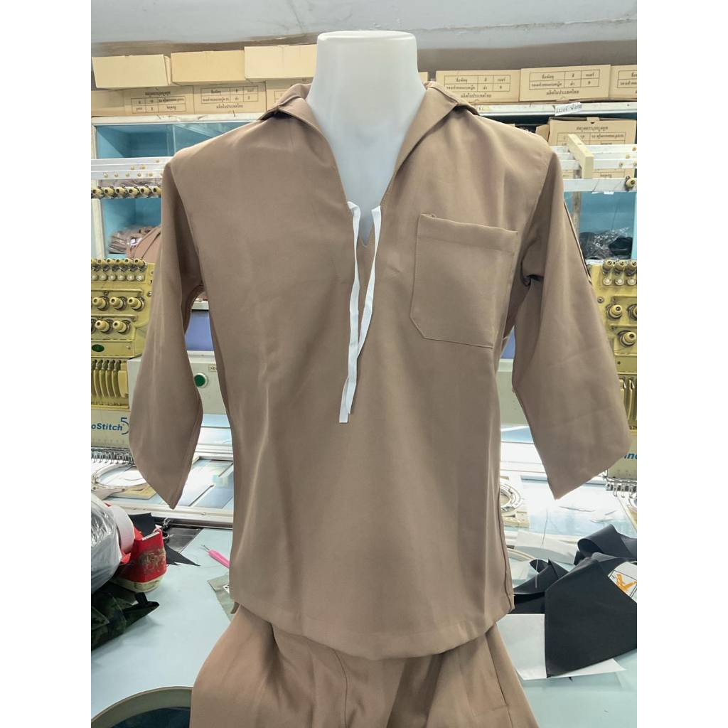ชุดกะลาสีทหารเรือ (ทั้งชุด เสื้อ+กางเกง) มีชุด ขาว และ กากี