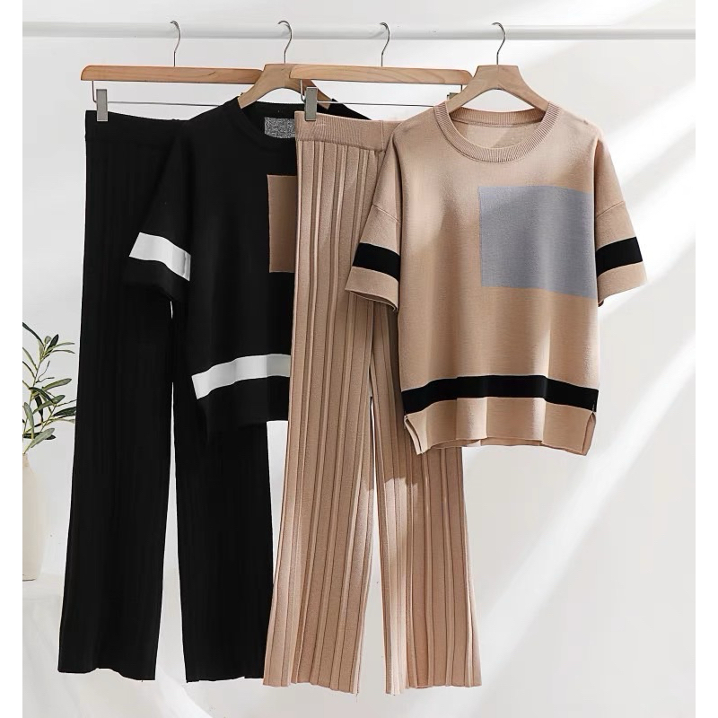 เซ็ตไหมพรม เสื้อแขนสั้น ทอลายตัดสี มาพร้อมกางเกงอัดพลีท เนื้อผ้าดี ใส่สบาย ใส่ได้ทุกโอกาส