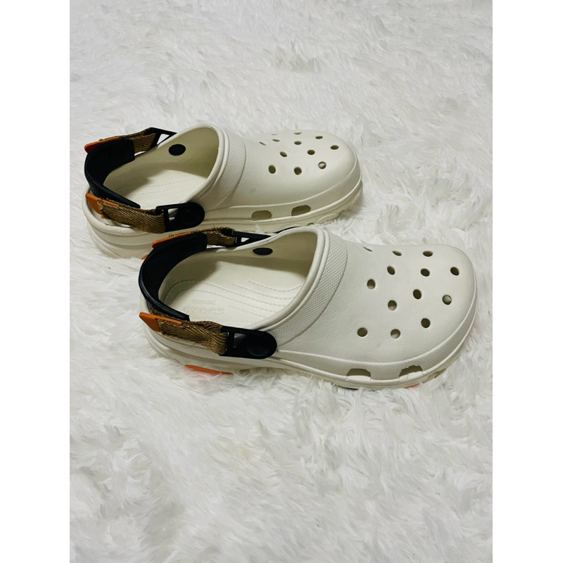 Crocs : รองเท้ามือสอง M5 W7 สีขาว ไซต์38