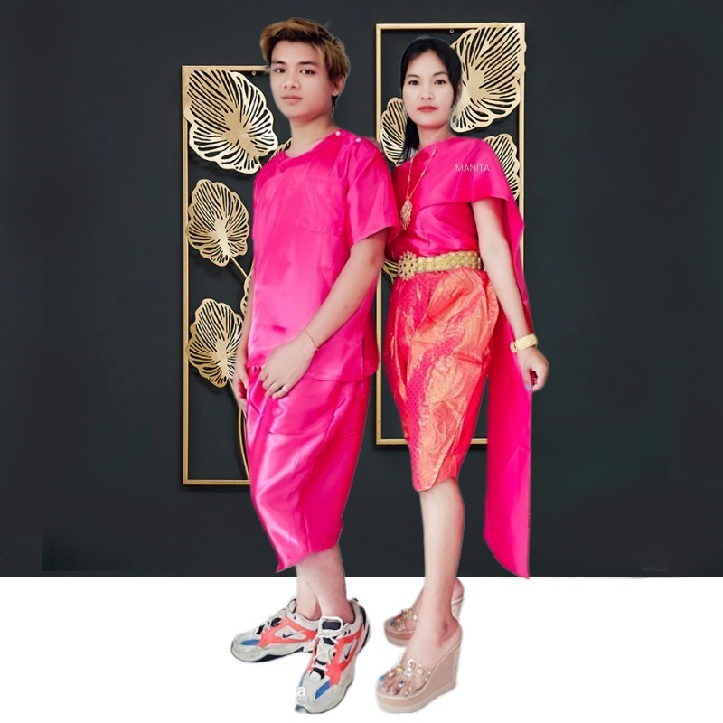 ชุดไทยราคาถูกสำหรับผู้หญิงและผู้ชาย ชุดไทยประเพณี ชุดโจงกระเบนดิ้นนทองสำเร็จรูป ชุดโจงกระเบนผ้าต่วนสำเร็จรูป สีชมพู
