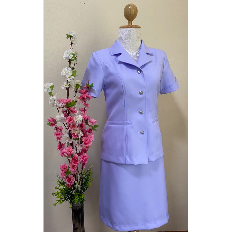 เสื้อพยาบาลสำเร็จรูปคอเทเลอร์แหลม(เสื้อ)ชุดพยาบาลสำเร็จรูปขาวโอโม่